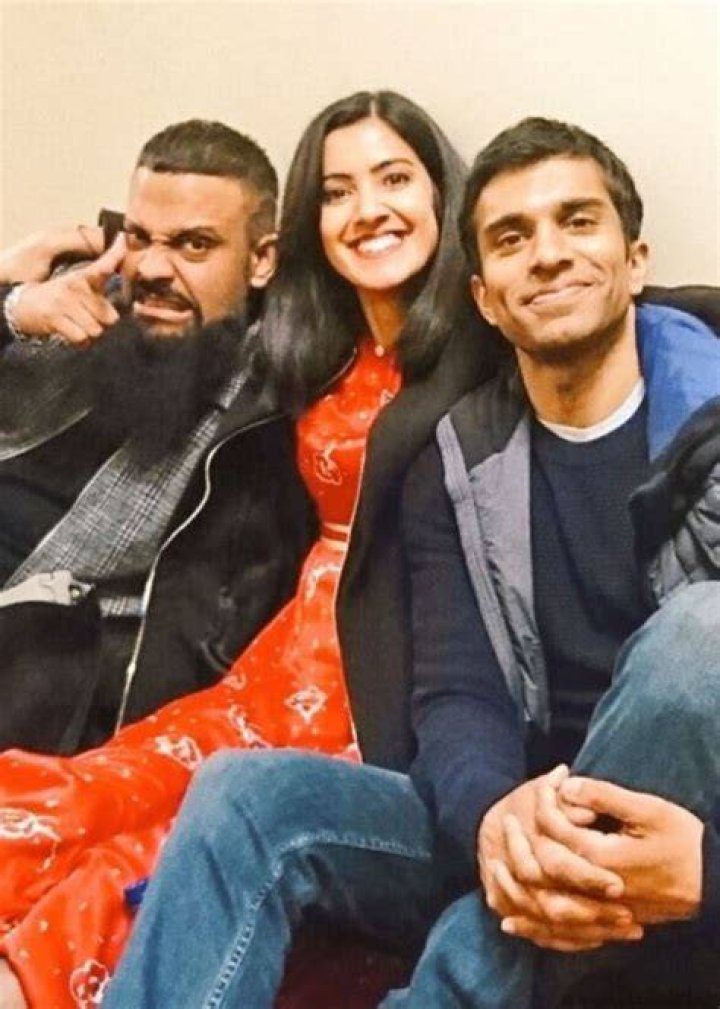 Rakhee Thakrar with her co actors