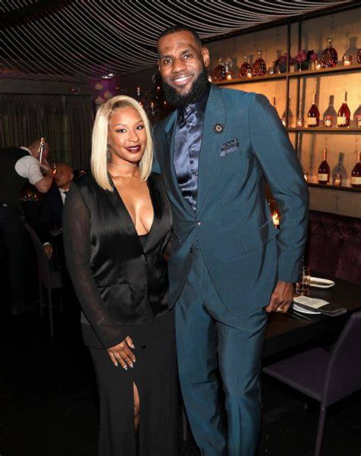Savannah James height