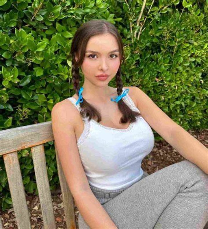 Sophie Mudd bio