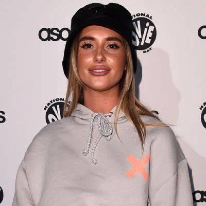 Tia Lineker bio