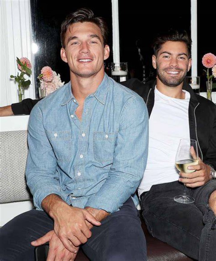 Tyler Cameron Dylan Barbour and Hannah Godwin in Los Angeles Before Blonde Mystery Woman Hookup