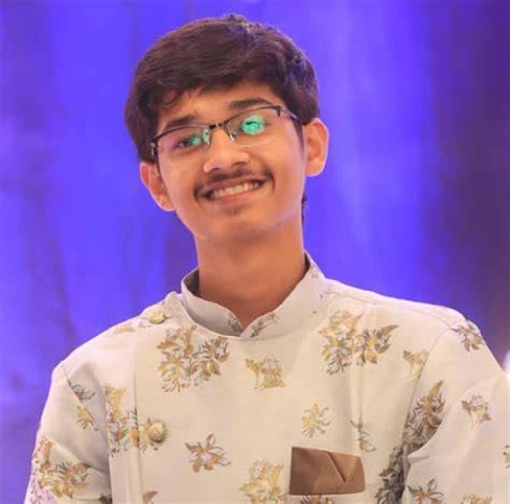Vedant Sinha bio