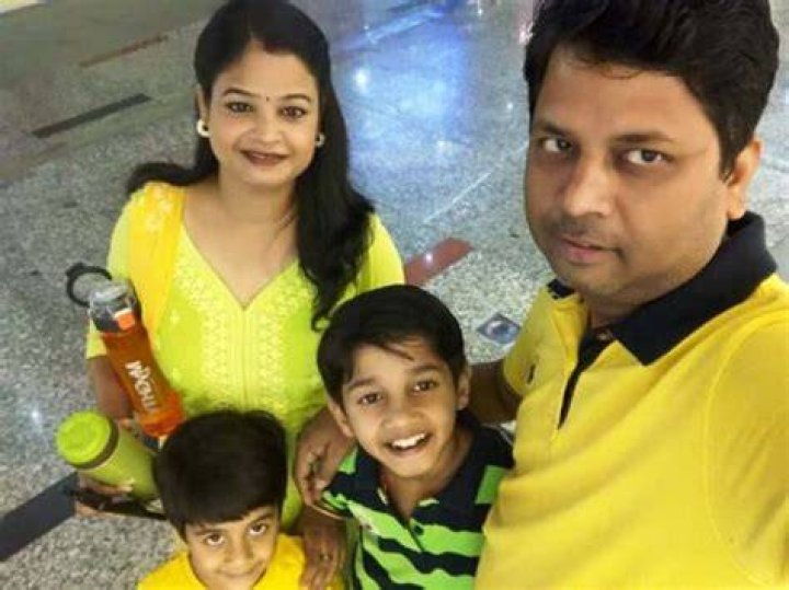 Vedant Sinha with his mother Shalini Saroj and brother Vivaan Sinha