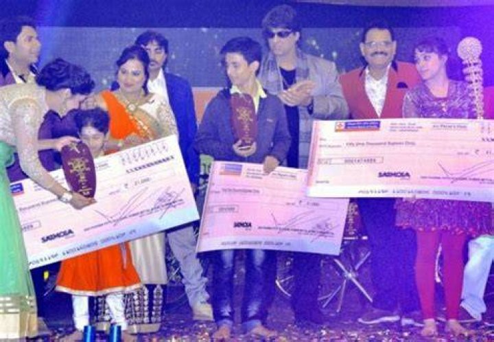 Vedant Sinha won the award and certificate from The DanceWorX