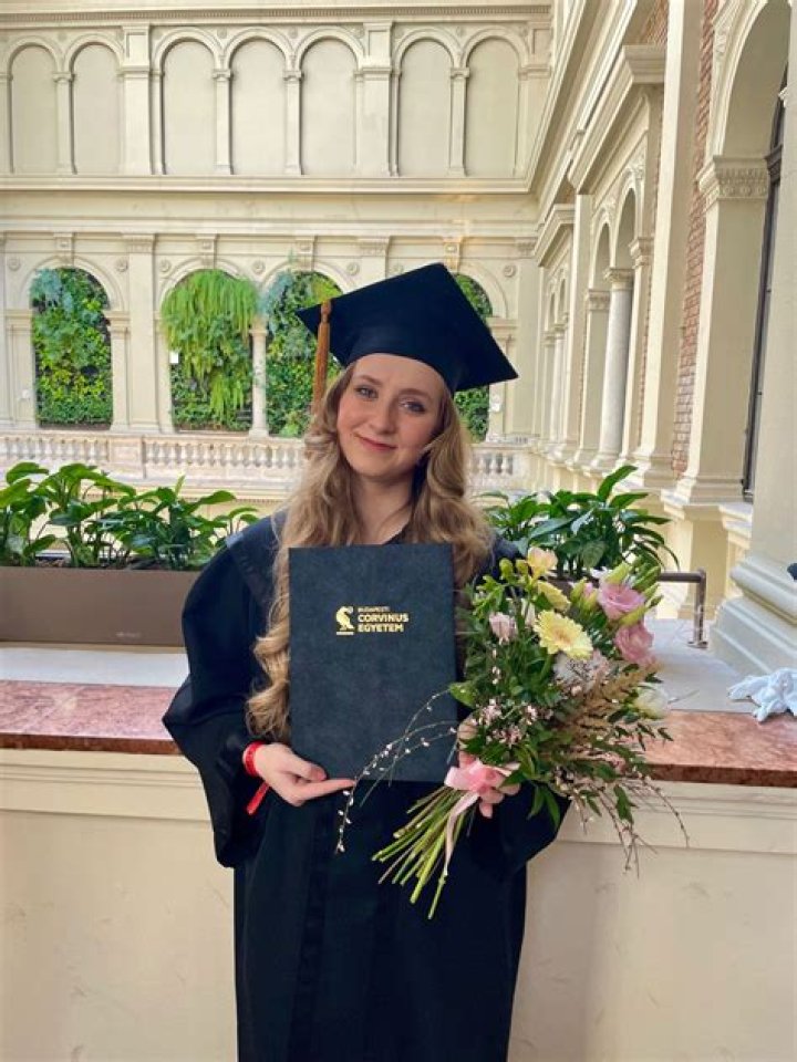 Veronika completed her education at Inštitút vzdelávania, poradenstva a informatizácie