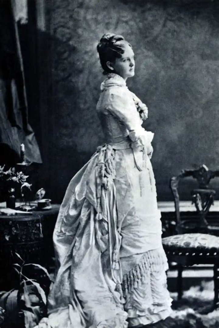 Women With Bustles
